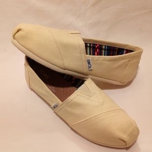 Toms size 6 khaki